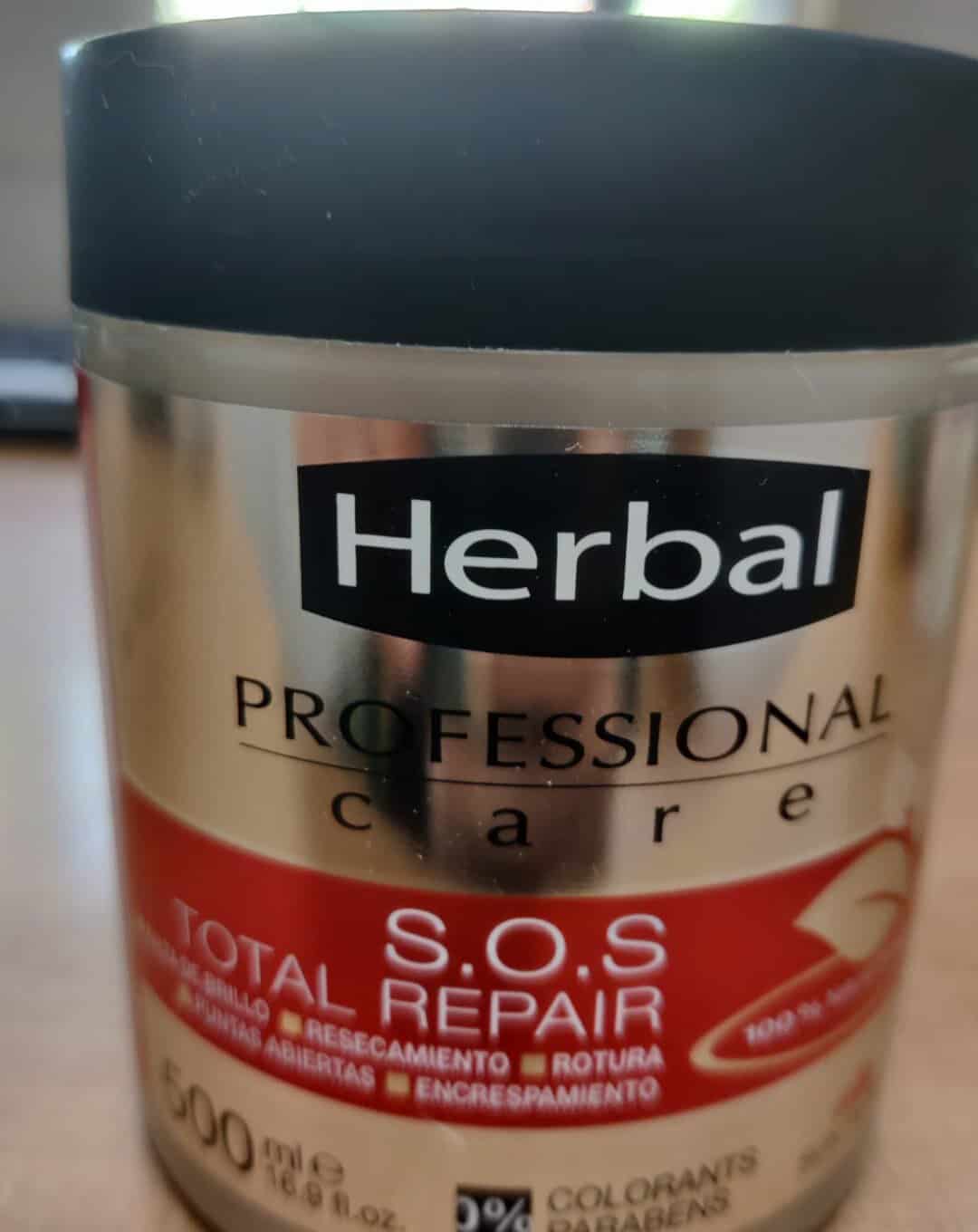 Frontal del tarro Herbal Total Repair con el banner '100% Natural Extract'.